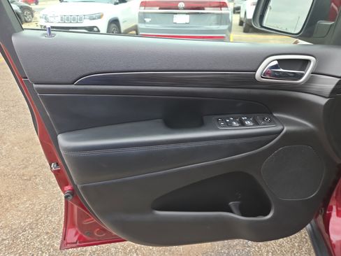 Used 2021 Jeep Grand Cherokee Laredo X RWD image 6