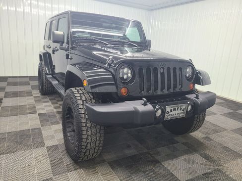Used 2012 Jeep Wrangler Unlimited Sahara AWD/4WD image 2