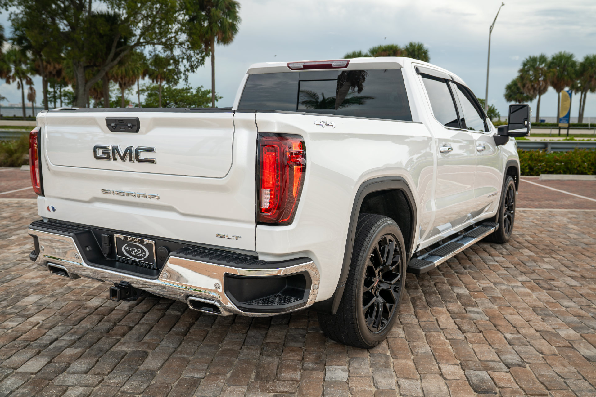Used 2025 GMC Sierra 1500 SLT w/ SLT Premium Plus Package AWD/4WD image 7
