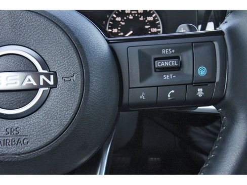 Used 2023 Nissan Pathfinder SV image 19