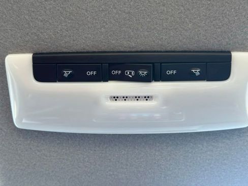 Certified 2025 Nissan Kicks Play S image 36