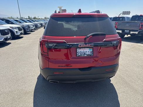 Used 2022 GMC Acadia SLE w/ Driver Convenience Package FWD image 5