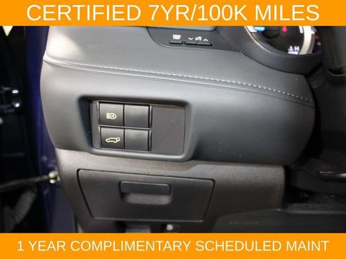 Used 2023 Toyota Highlander XLE AWD/4WD image 19