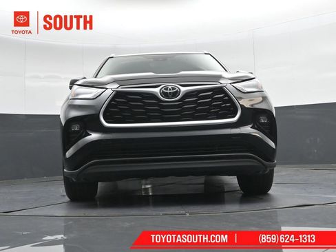 Used 2024 Toyota Highlander XLE image 37