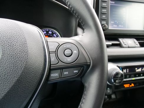 Used 2019 Toyota RAV4 XLE Premium image 24