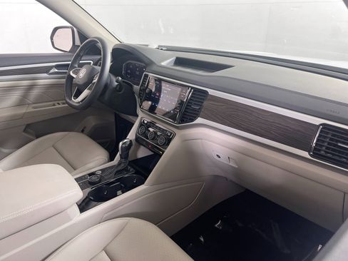 Used 2023 Volkswagen Atlas SE image 28