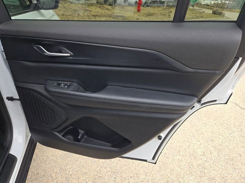 Certified 2023 Jeep Grand Cherokee L Laredo image 8