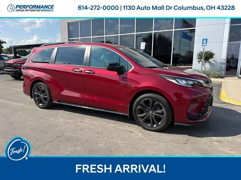 Used 2022 Toyota Sienna XSE FWD image 5