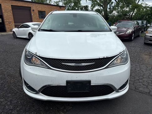 Used 2017 Chrysler Pacifica Touring-L FWD image 9
