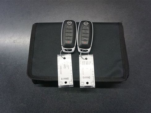 Used 2024 Nissan Pathfinder Platinum image 22