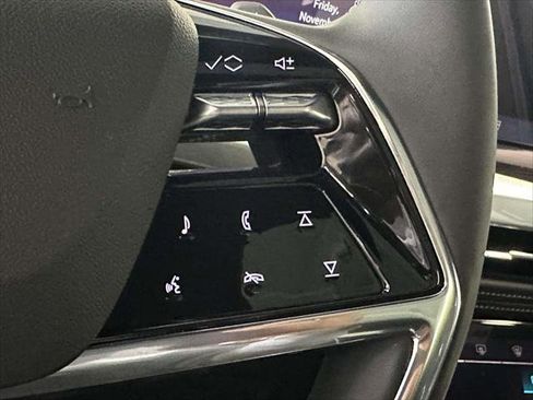 Used 2025 Cadillac Escalade ESV Sport image 33