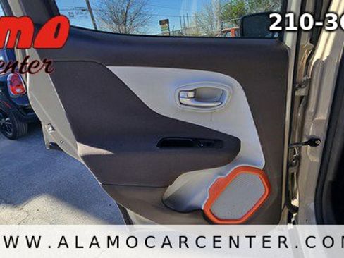Used 2015 Jeep Renegade Latitude image 29