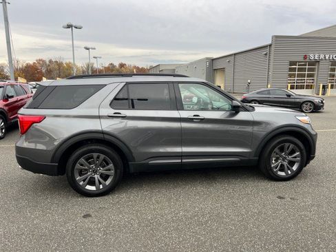 Certified 2022 Ford Explorer XLT w/ Equipment Group 202A image 6