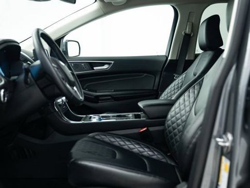 Used 2024 Ford Edge Titanium image 10