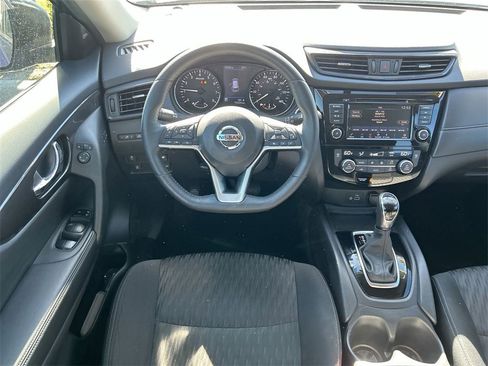 Used 2018 Nissan Rogue SV w/ Premium Package image 13