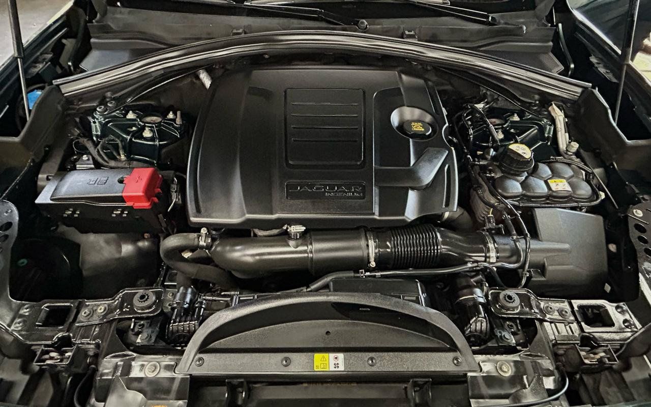 Used 2018 Jaguar F-PACE Premium AWD/4WD image 10