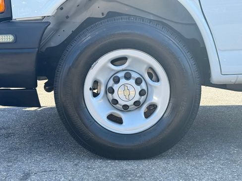 Used 2024 Chevrolet Express 2500 w/ Driver Convenience Package RWD image 11