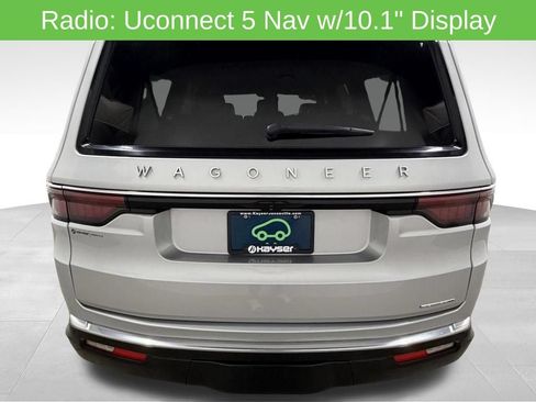Used 2024 Jeep Wagoneer L Series II w/ Flexible Seating Group AWD/4WD image 7