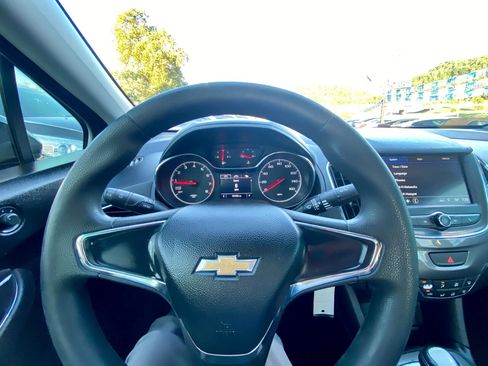 Used 2019 Chevrolet Cruze LS image 15