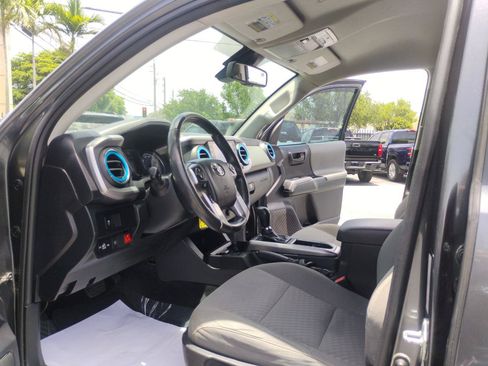 Used 2021 Toyota Tacoma SR5 RWD image 40