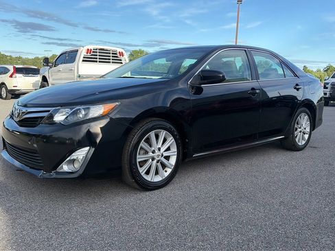 Used 2012 Toyota Camry XLE w/ Leather Pkg FWD image 11