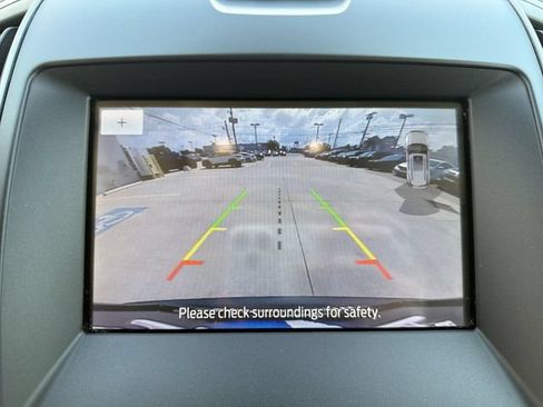 Used 2020 Ford Edge SE FWD image 19