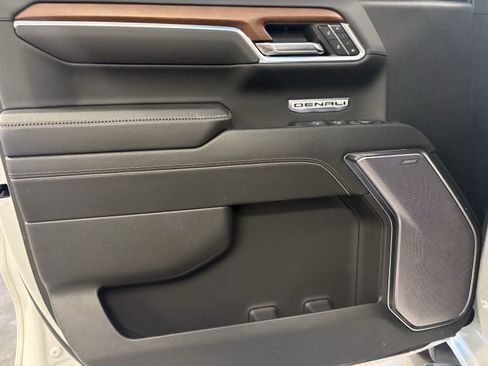 Used 2023 GMC Sierra 1500 Denali w/ Technology Package image 4