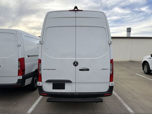 Used 2024 Mercedes-Benz Sprinter 2500 image 3