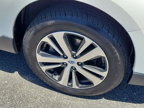 Used 2019 Subaru Outback 2.5i Limited AWD/4WD image 8