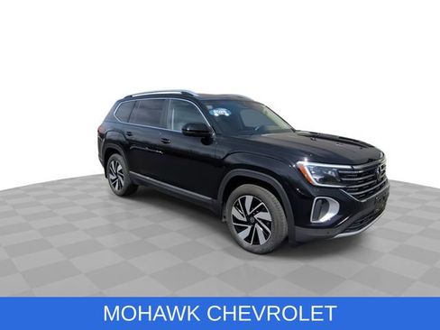 Used 2025 Volkswagen Atlas SEL image 2