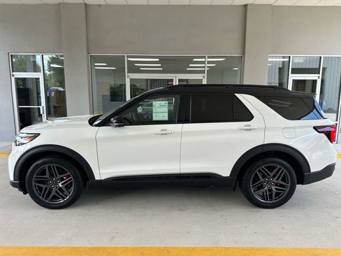 Certified 2025 Ford Explorer ST RWD image 4