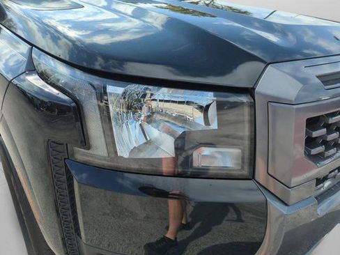 Certified 2025 Nissan Frontier SV RWD image 17
