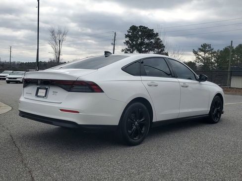 Certified 2025 Honda Accord SE image 4