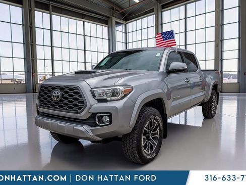 Used 2020 Toyota Tacoma TRD Sport AWD/4WD image 25