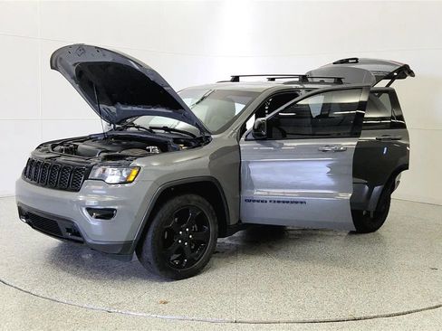 Used 2019 Jeep Grand Cherokee Laredo AWD/4WD image 10