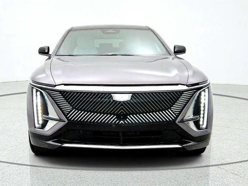 Used 2025 Cadillac Lyriq Luxury AWD/4WD image 2