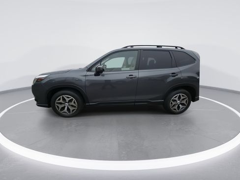 Used 2022 Subaru Forester Premium image 5