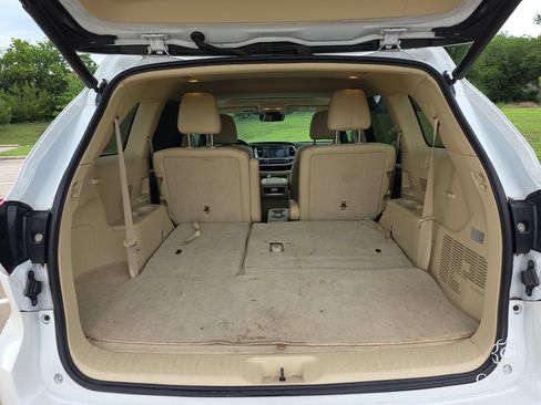 Used 2019 Toyota Highlander XLE FWD image 25