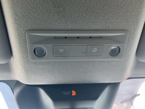 Used 2025 Nissan Kicks SV FWD image 14
