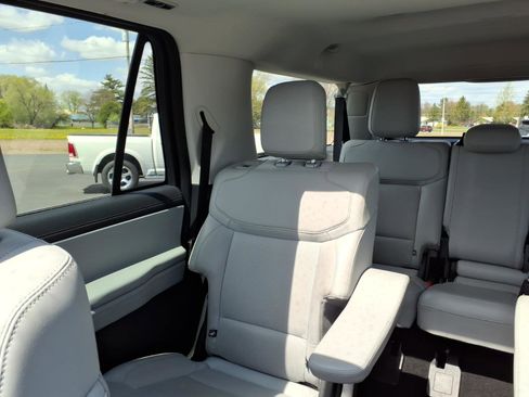 Certified 2025 Ford Expedition Max Platinum w/ Driver's Package AWD/4WD image 13