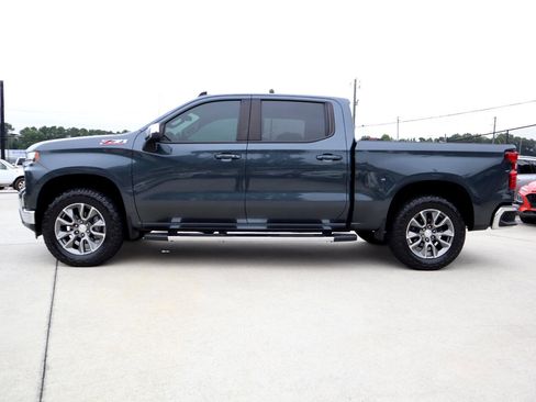 Used 2021 Chevrolet Silverado 1500 LT w/ Z71 Off-Road Package image 3
