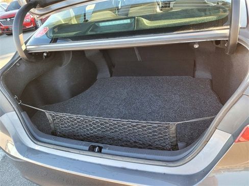 Used 2018 Toyota Camry LE image 14