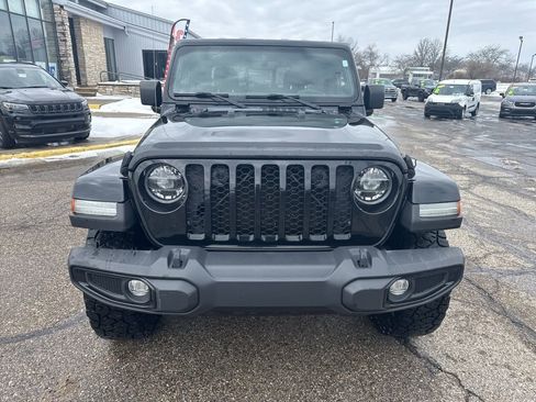 Used 2022 Jeep Gladiator Willys image 9