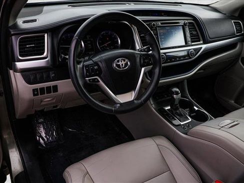 Used 2016 Toyota Highlander XLE image 10