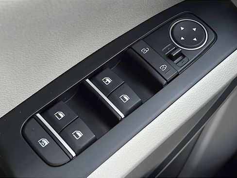 Certified 2025 Kia Soul LX w/ LX Technology Package FWD image 17