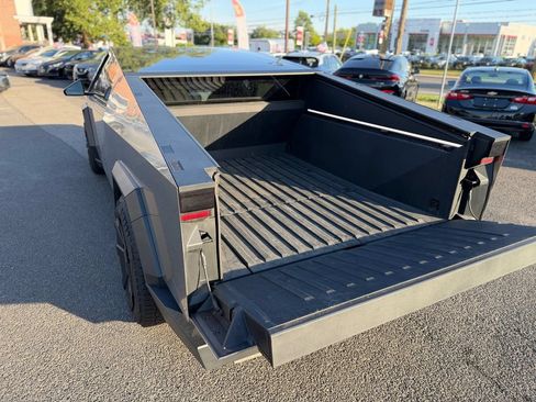 Used 2024 Tesla Cybertruck AWD Crew Cab image 32