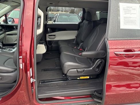 Certified 2023 Kia Carnival EX image 26