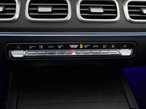 Used 2025 Mercedes-Benz GLE 450e 4MATIC w/ Driver Assistance Package image 28