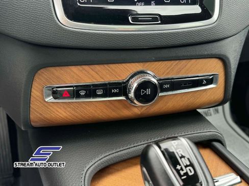 Used 2022 Volvo XC90 T6 Momentum w/ Climate Package image 27