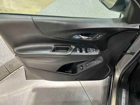 Used 2019 Chevrolet Equinox Premier FWD image 15